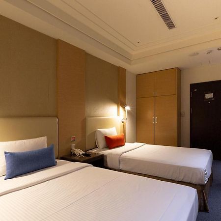 Ever Delightful Business Hotel Chiayi Buitenkant foto
