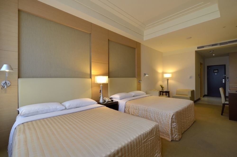 Ever Delightful Business Hotel Chiayi Buitenkant foto