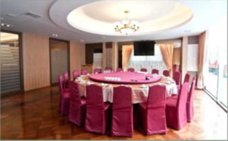Ever Delightful Business Hotel Chiayi Buitenkant foto