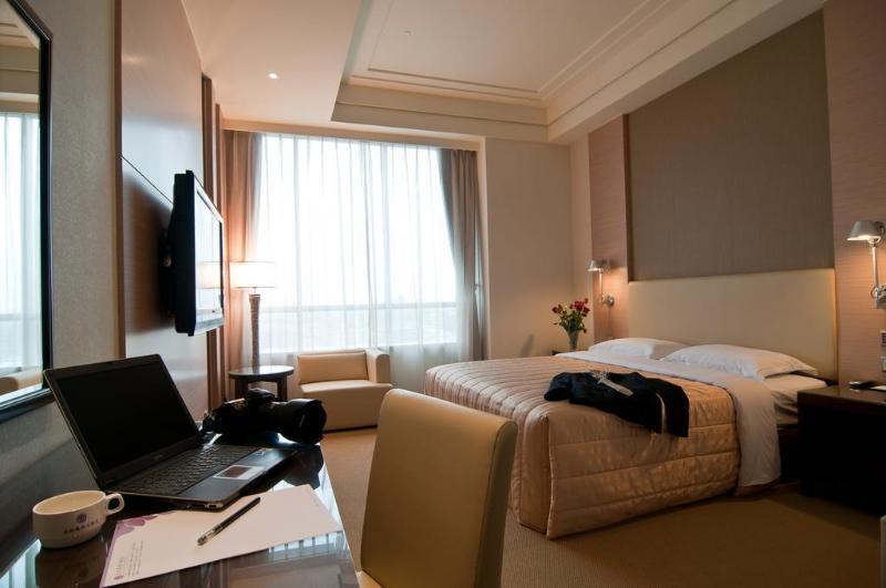 Ever Delightful Business Hotel Chiayi Buitenkant foto