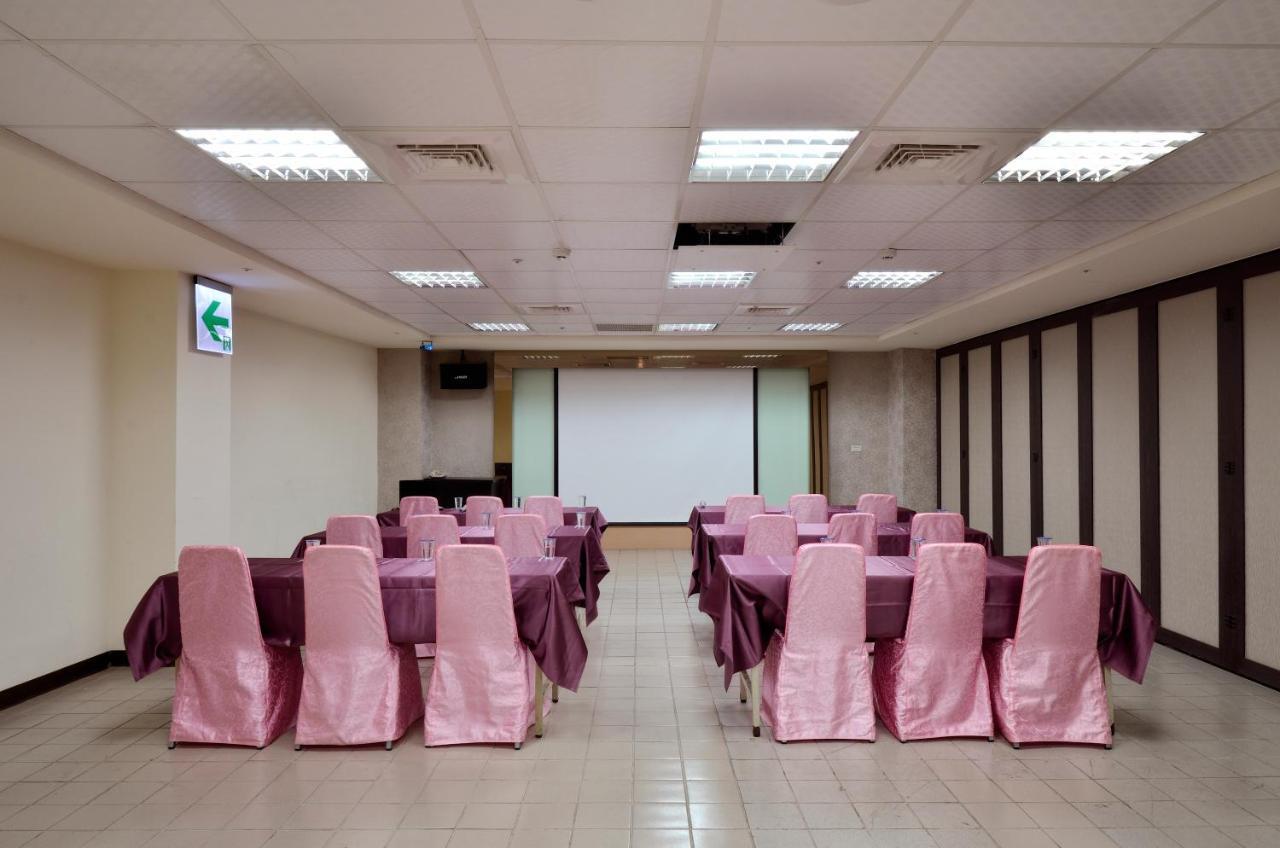 Ever Delightful Business Hotel Chiayi Buitenkant foto