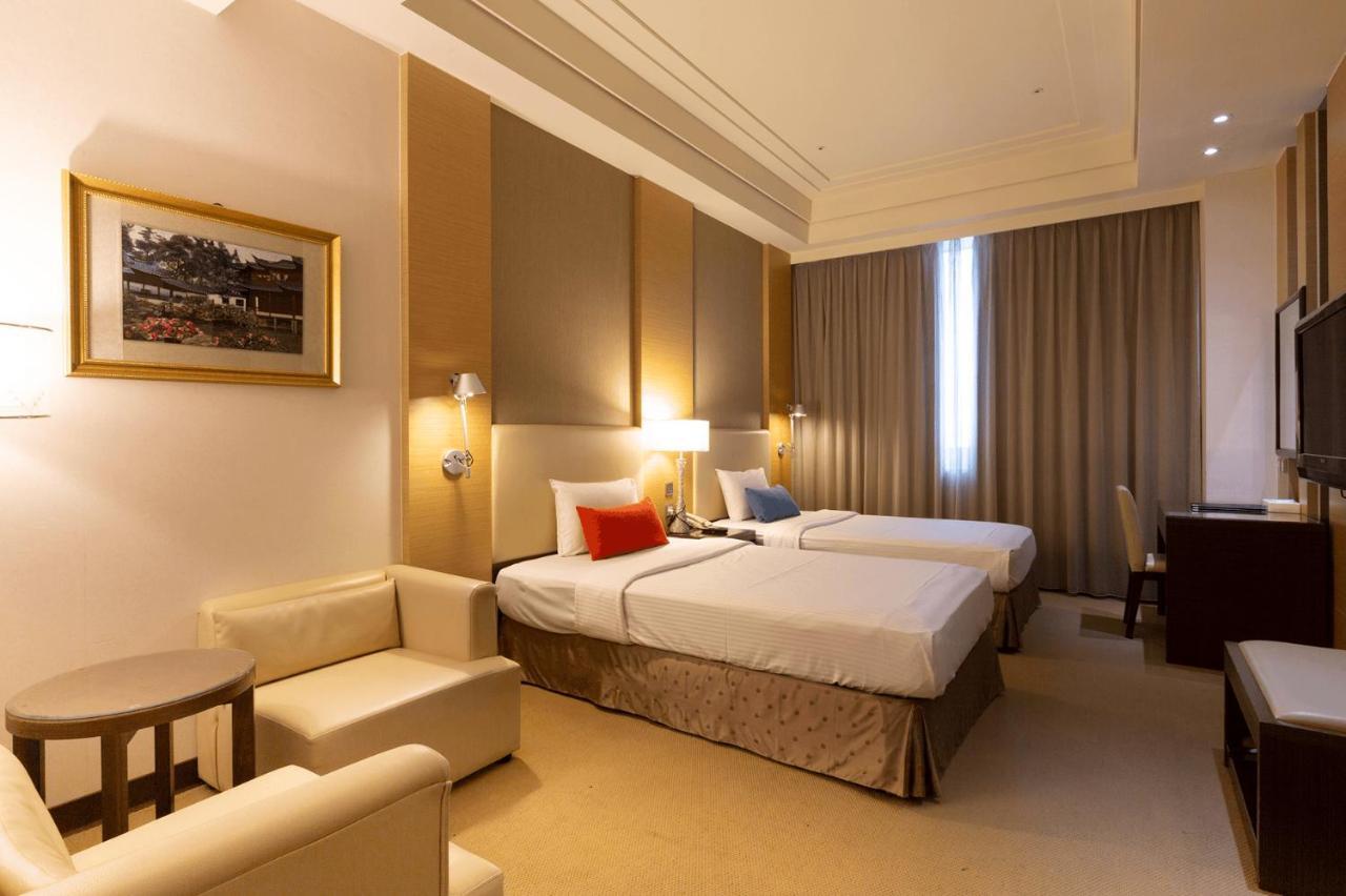 Ever Delightful Business Hotel Chiayi Buitenkant foto
