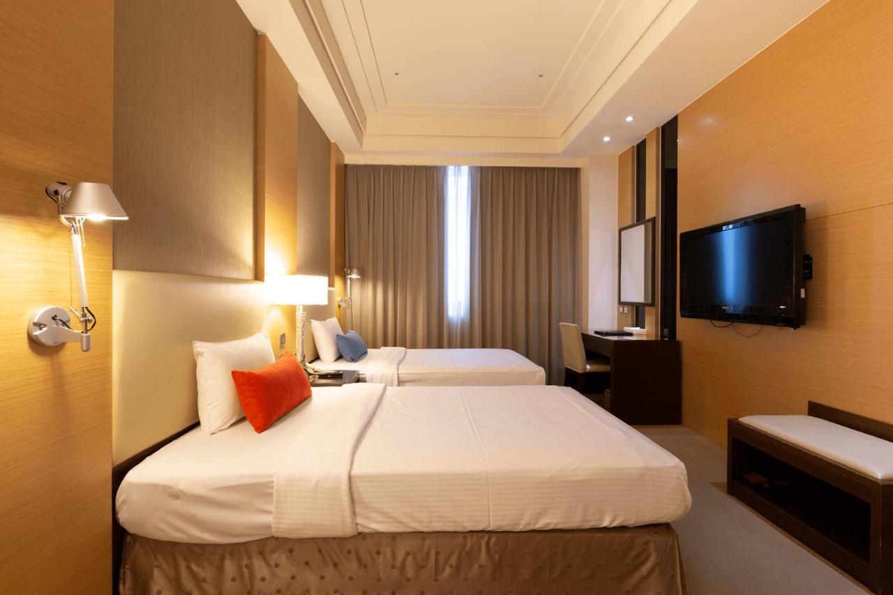 Ever Delightful Business Hotel Chiayi Buitenkant foto