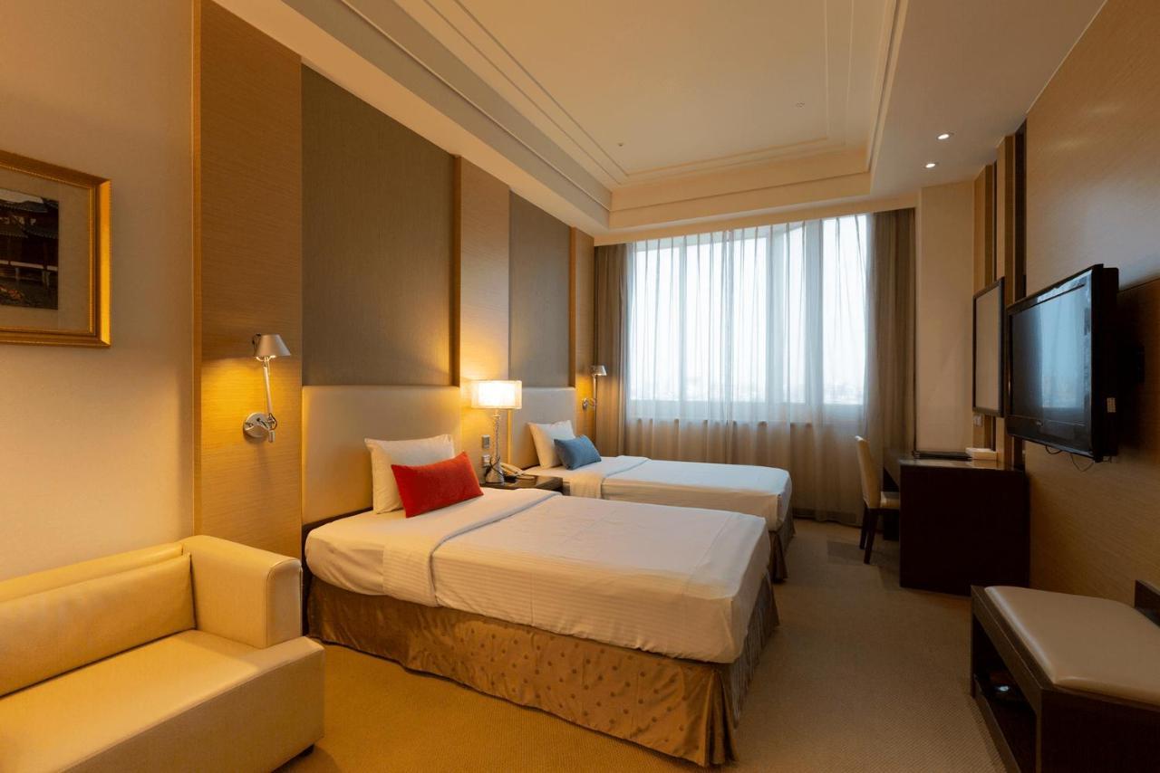 Ever Delightful Business Hotel Chiayi Buitenkant foto