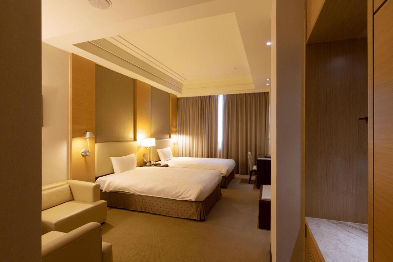 Ever Delightful Business Hotel Chiayi Buitenkant foto