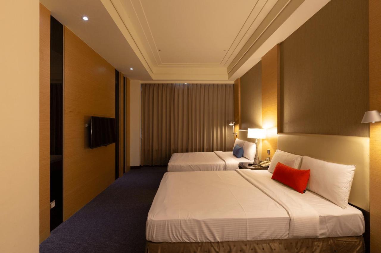 Ever Delightful Business Hotel Chiayi Buitenkant foto