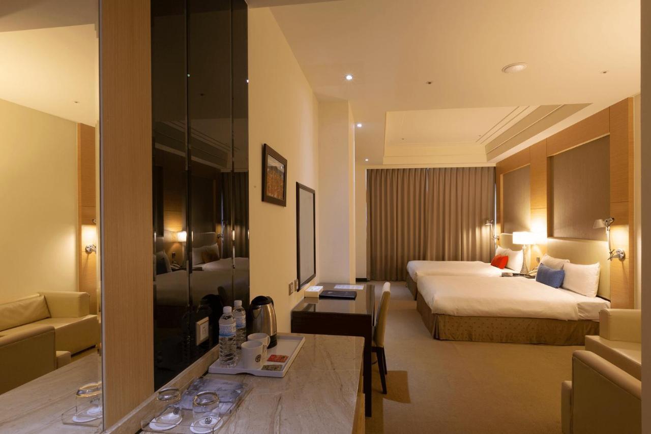 Ever Delightful Business Hotel Chiayi Buitenkant foto