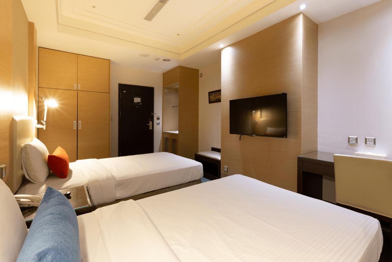 Ever Delightful Business Hotel Chiayi Buitenkant foto