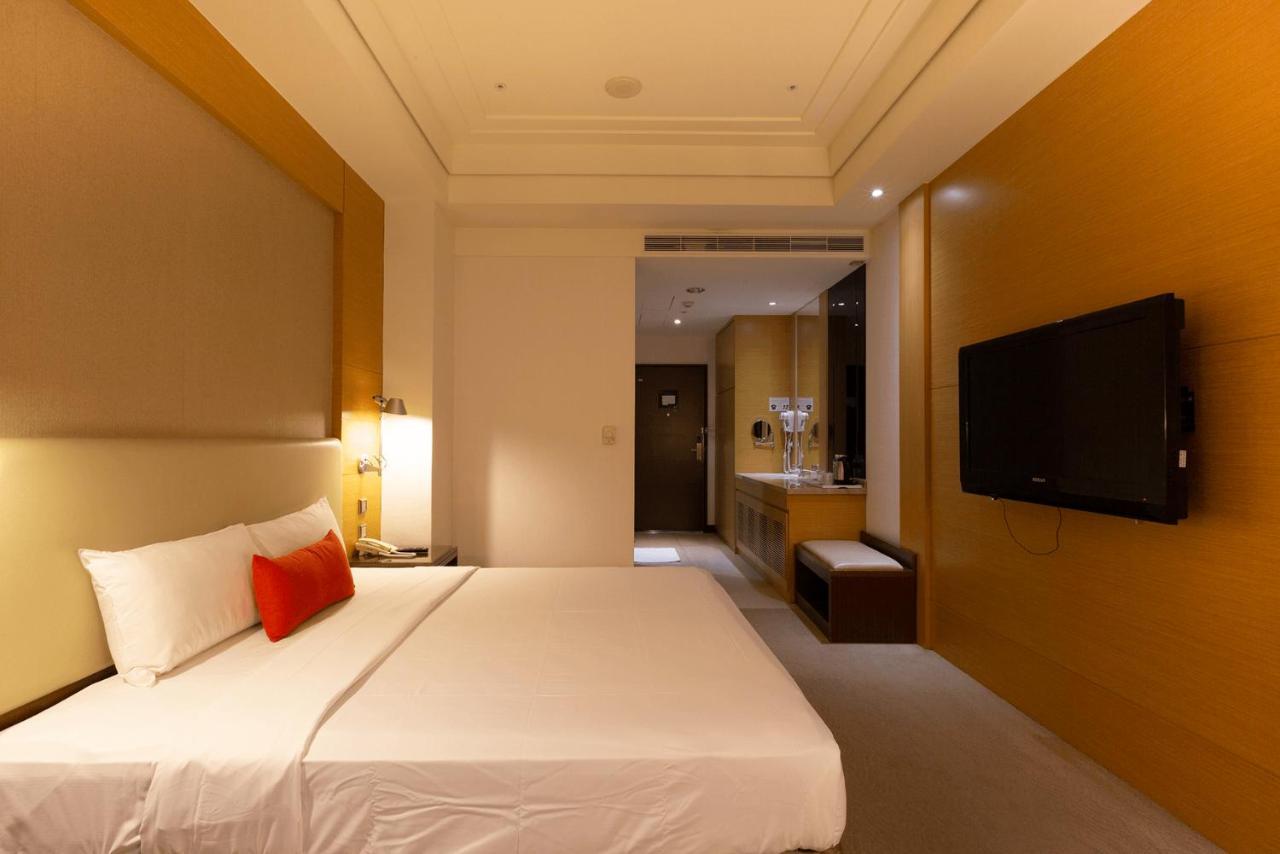 Ever Delightful Business Hotel Chiayi Buitenkant foto