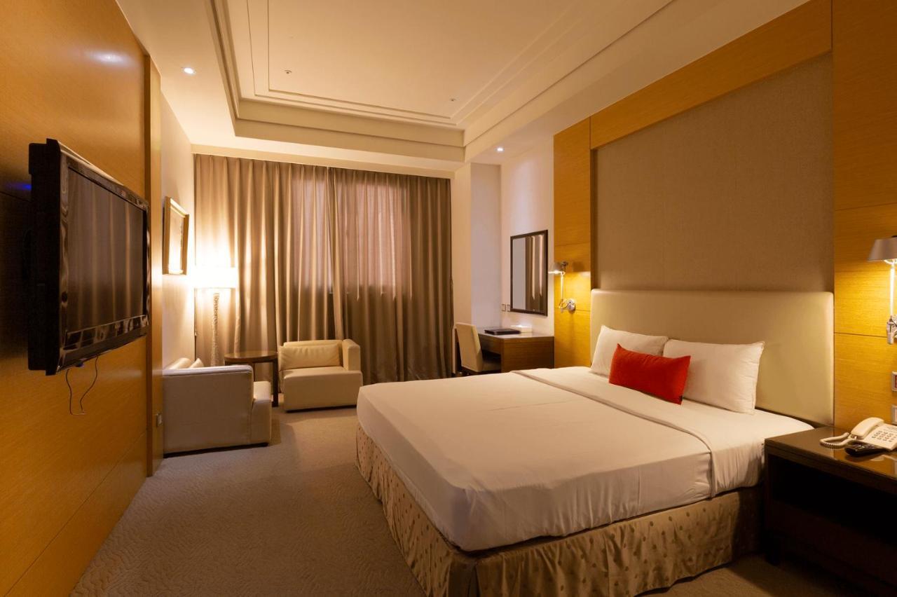 Ever Delightful Business Hotel Chiayi Buitenkant foto