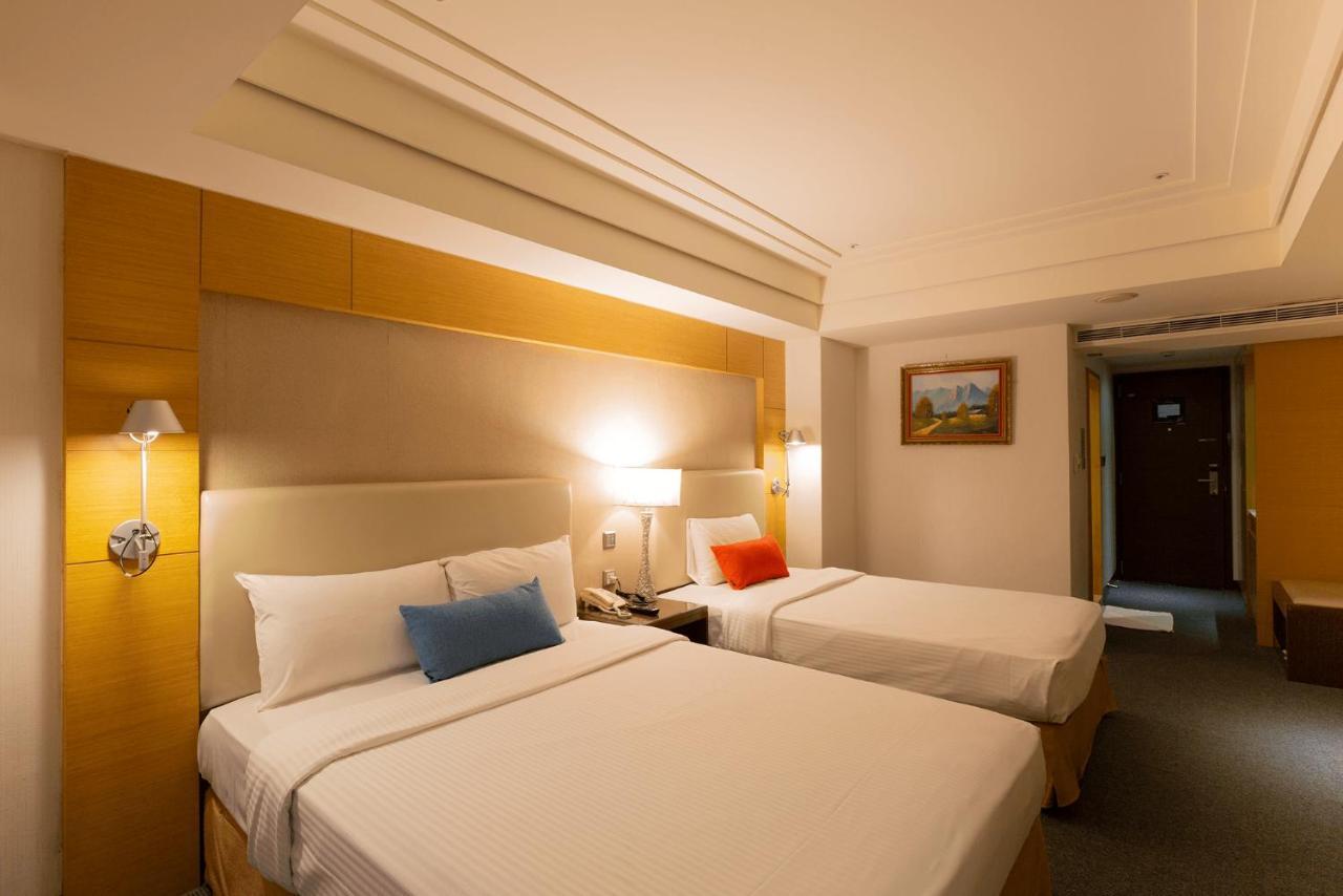 Ever Delightful Business Hotel Chiayi Buitenkant foto