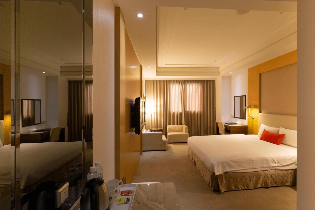 Ever Delightful Business Hotel Chiayi Buitenkant foto