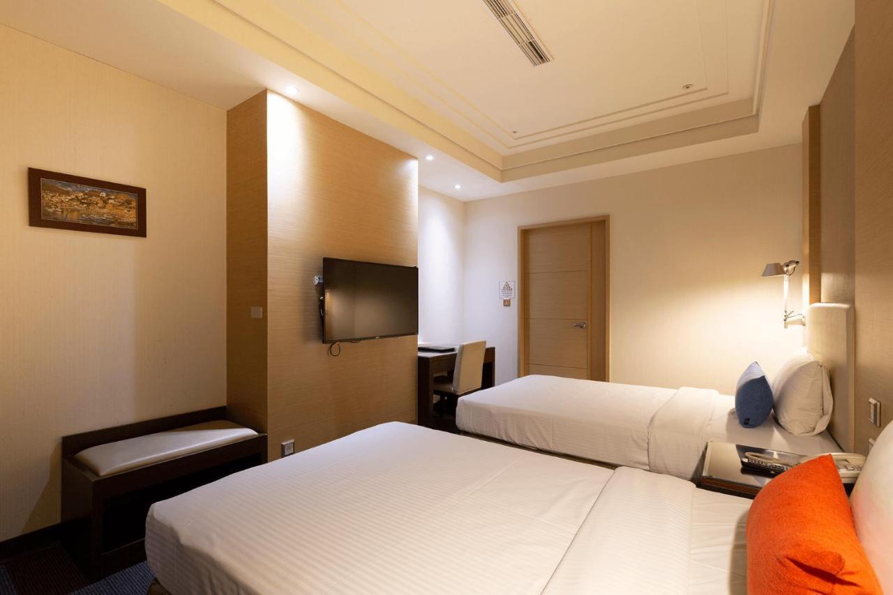 Ever Delightful Business Hotel Chiayi Buitenkant foto
